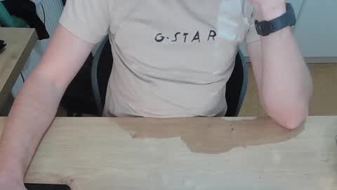 Snapshot of junk2711 chatting on March 24, 2:11 pm junk2711 online show from March 24, 2:11 pm