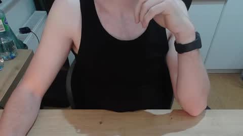 Snapshot of junk2711 chatting on April 8, 6:46 am junk2711 online show from April 8, 6:46 am