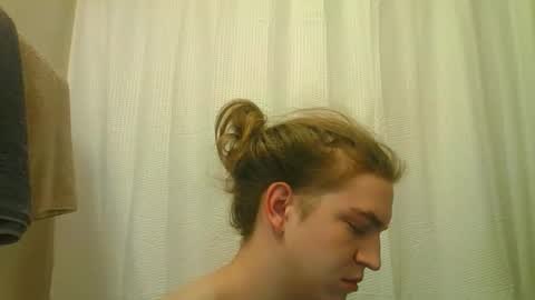 Snapshot of jusme_1218 chatting on December 15, 5:50 pm jusme_1218 online show from December 15, 5:50 pm