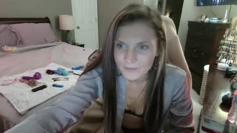 Snapshot of just4fun199393 chatting on July 2, 6:30 am Hi guys Im Sarah and my pleasure is in your hands. online show from July 2, 6:30 am
