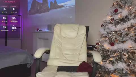 Snapshot of just_call_me_jess chatting on December 7, 4:58 pm Jessica  I will be here on Tuesday November 26th online show from December 7, 4:58 pm