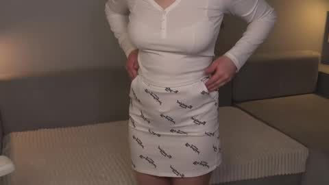 Snapshot of just_emmy chatting on May 9, 5:34 am just call me Emmy online show from May 9, 5:34 am