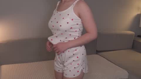Snapshot of just_emmy chatting on June 24, 5:39 am just call me Emmy online show from June 24, 5:39 am
