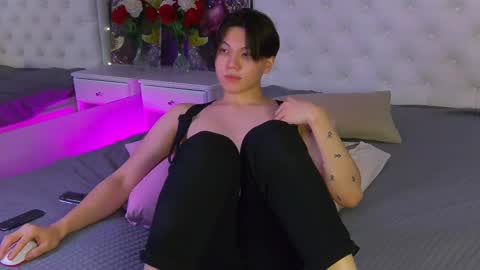 just_gay_ online show from March 9, 10:41 pm
