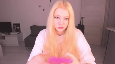 Snapshot of just_jessy_meow chatting on June 24, 7:35 pm JESSY online show from June 24, 7:35 pm
