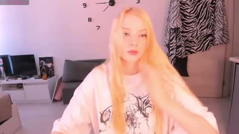 Snapshot of just_jessy_meow chatting on July 8, 4:50 am JESSY online show from July 8, 4:50 am
