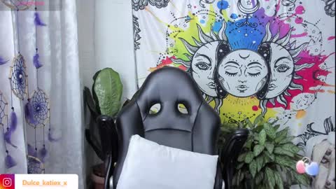 Snapshot of just_katiex chatting on February 4, 10:21 am Sofia online show from February 4, 10:21 am