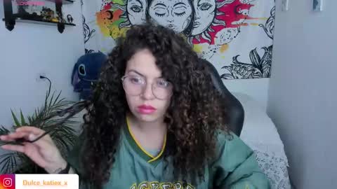 Snapshot of just_katiex chatting on December 2, 12:05 am Sofia online show from December 2, 12:05 am