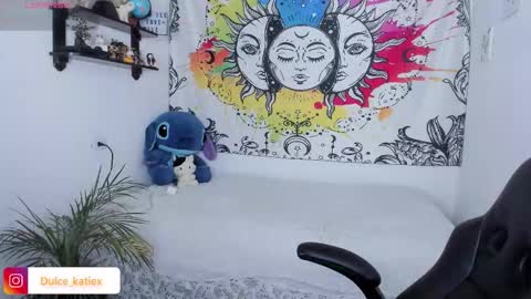 Snapshot of just_katiex chatting on December 15, 12:20 pm Sofia online show from December 15, 12:20 pm