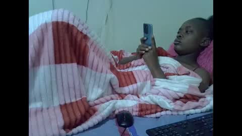 Snapshot of just_nuru chatting on December 16, 7:35 am just_nuru online show from December 16, 7:35 am