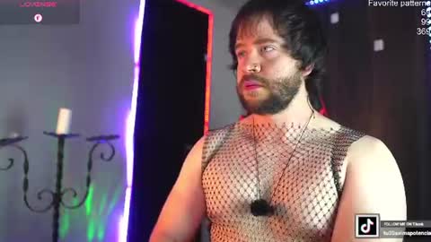 Snapshot of just_your_dreamboy chatting on August 5, 10:55 pm Maxi online show from August 5, 10:55 pm