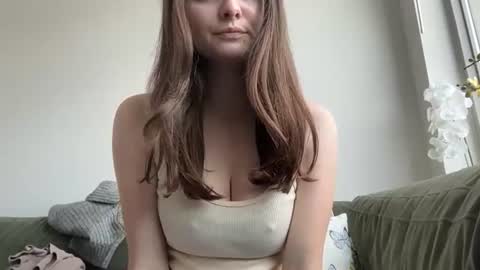 Snapshot of justababydoll chatting on June 18, 8:35 pm Stella online show from June 18, 8:35 pm