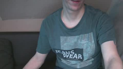 Snapshot of justboriing chatting on April 20, 9:49 pm justboriing online show from April 20, 9:49 pm