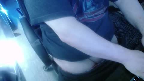 Snapshot of justchillinhey5776 chatting on December 20, 7:32 pm Rick online show from December 20, 7:32 pm