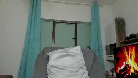 Snapshot of justchloex chatting on June 13, 7:34 pm Chloe online show from June 13, 7:34 pm