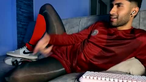 Snapshot of justdavid_ chatting on June 9, 10:43 pm David online show from June 9, 10:43 pm