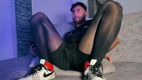 Snapshot of justdavid_ chatting on June 11, 11:58 pm David online show from June 11, 11:58 pm