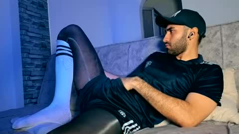 Snapshot of justdavid_ chatting on June 13, 11:35 pm David online show from June 13, 11:35 pm