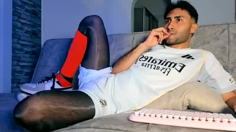 Snapshot of justdavid_ chatting on June 19, 11:08 pm David online show from June 19, 11:08 pm