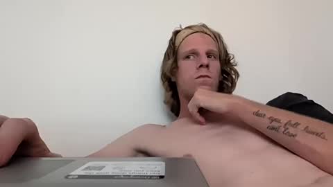 Snapshot of justhavingfun111 chatting on October 16, 12:44 am justhavingfun111 online show from October 16, 12:44 am