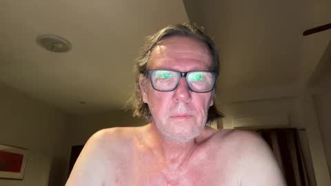 justin_hornyyyy online show from December 18, 11:00 pm