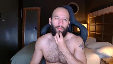 Snapshot of justin_hton chatting on October 25, 10:12 am Justin online show from October 25, 10:12 am