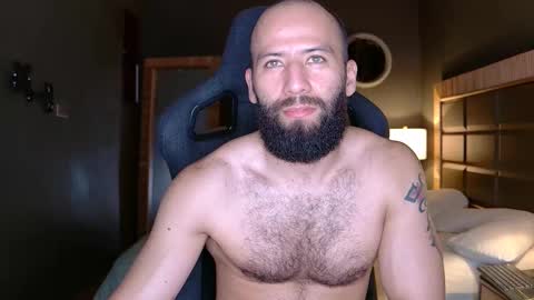 Snapshot of justin_hton chatting on November 6, 11:37 pm Justin online show from November 6, 11:37 pm