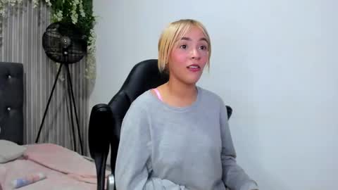 Snapshot of justin_jazmin chatting on February 18, 3:10 am JUSTIN Y JAZMIN online show from February 18, 3:10 am