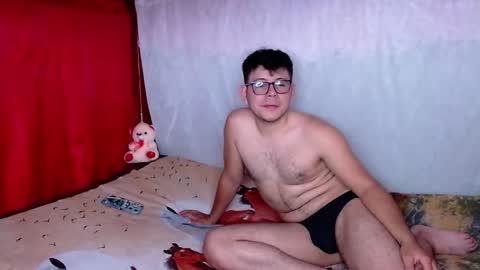 JUSTIN Y JAZMIN online show from February 7, 6:33 pm