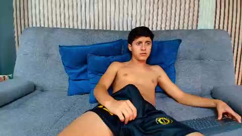 Snapshot of justin_ortiz chatting on June 12, 7:13 pm Justin Ortiz online show from June 12, 7:13 pm