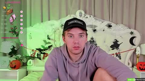 Snapshot of justin_reed chatting on October 31, 5:36 pm Arthur online show from October 31, 5:36 pm