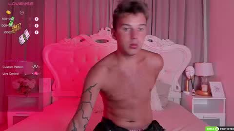 Snapshot of justin_reed chatting on November 27, 3:19 am Arthur online show from November 27, 3:19 am