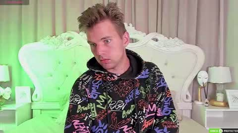 Snapshot of justin_reed chatting on November 30, 8:18 am Arthur online show from November 30, 8:18 am