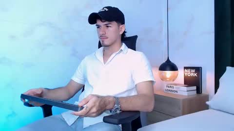 Justin online show from December 4, 7:44 pm