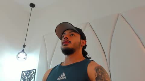 Snapshot of justin_whitejs chatting on July 15, 12:43 pm Justin White online show from July 15, 12:43 pm