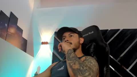 Snapshot of justin_whitejs chatting on July 28, 12:48 pm Justin White online show from July 28, 12:48 pm