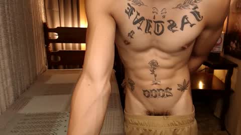 justine_hunk online show from December 16, 10:56 pm