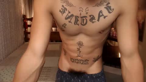 justine_hunk online show from October 28, 5:04 pm