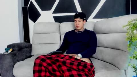 Snapshot of justinfuller_31 chatting on November 9, 7:01 pm justinfuller_31 online show from November 9, 7:01 pm