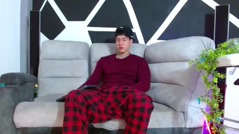 Snapshot of justinfuller_31 chatting on November 17, 5:19 pm justinfuller_31 online show from November 17, 5:19 pm