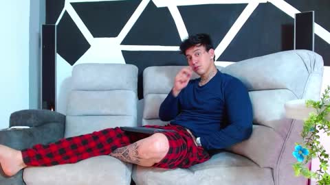 Snapshot of justinfuller_31 chatting on November 29, 6:33 pm justinfuller_31 online show from November 29, 6:33 pm