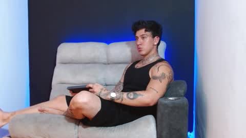 Snapshot of justinfuller_31 chatting on December 20, 8:43 am justinfuller_31 online show from December 20, 8:43 am