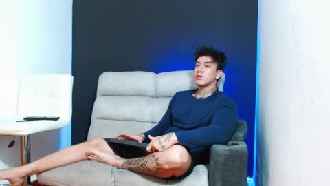 justinfuller_31 online show from April 29, 11:22 pm