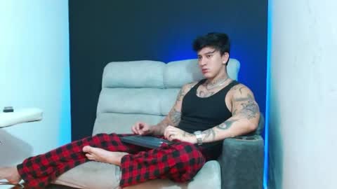 Snapshot of justinfuller_31 chatting on May 16, 6:50 pm justinfuller_31 online show from May 16, 6:50 pm