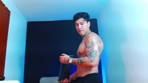 Snapshot of justinfuller_31 chatting on June 6, 9:19 pm justinfuller_31 online show from June 6, 9:19 pm