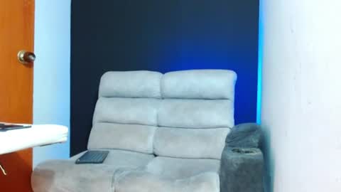 Snapshot of justinfuller_31 chatting on June 11, 2:00 am justinfuller_31 online show from June 11, 2:00 am