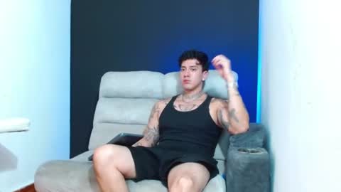 Snapshot of justinfuller_31 chatting on June 11, 2:53 am justinfuller_31 online show from June 11, 2:53 am