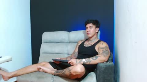 Snapshot of justinfuller_31 chatting on June 28, 11:33 pm justinfuller_31 online show from June 28, 11:33 pm
