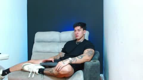 Snapshot of justinfuller_31 chatting on July 7, 1:08 am justinfuller_31 online show from July 7, 1:08 am