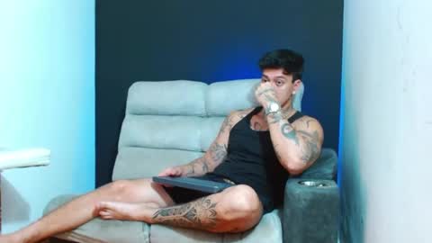 Snapshot of justinfuller_31 chatting on July 8, 4:55 pm justinfuller_31 online show from July 8, 4:55 pm